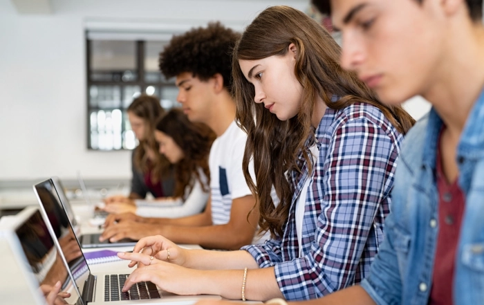 Students on computer answering Kelvin Pulse Data Solution.